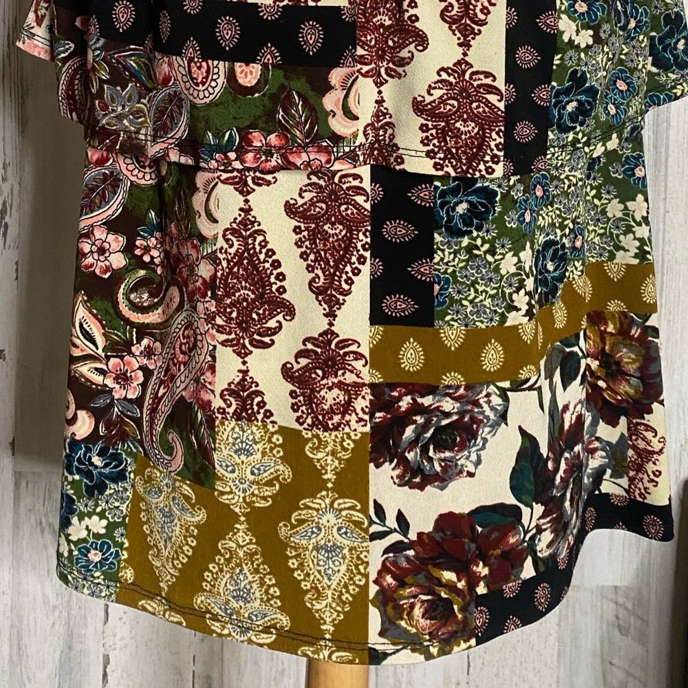Cold shoulder top✨ - Picture 4 of 6